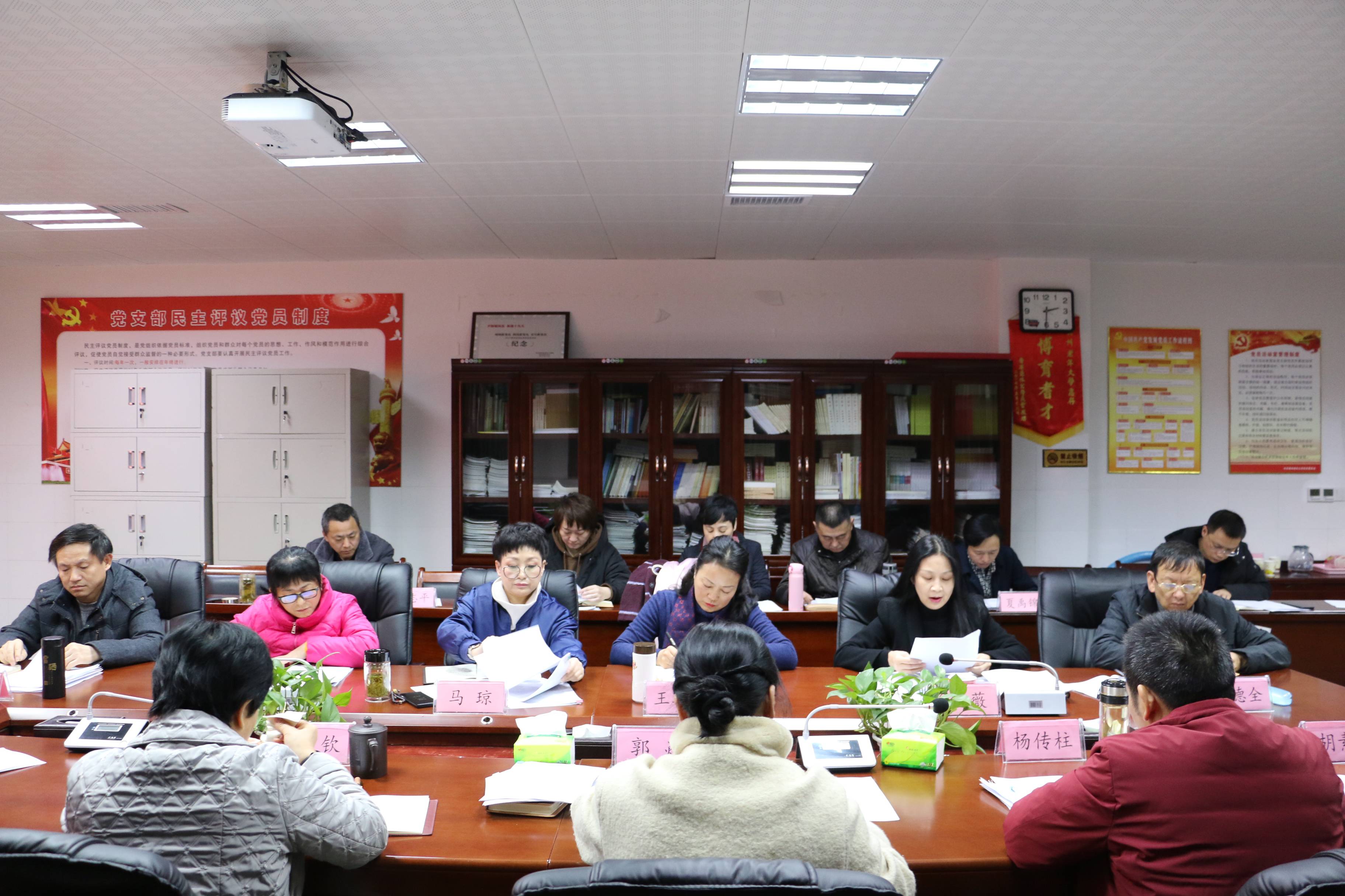 【学习贯彻省委十四届九次全会精神】提升养老服务水平(图1)