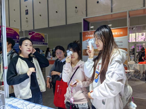 国家发展改革委：在就学、住房等方面加大对多子女家庭的支持力度(图1)