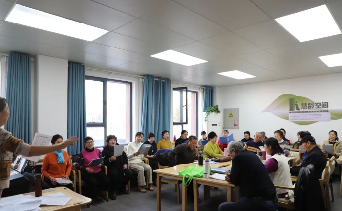 云南老年开放大学推出免费AI课程助力老年人智慧生活！(图1)