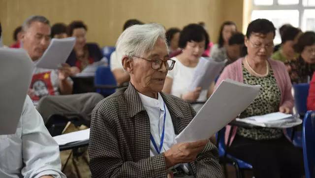 大力推进老年教育积极构建人口老龄化应对新格局(图1)