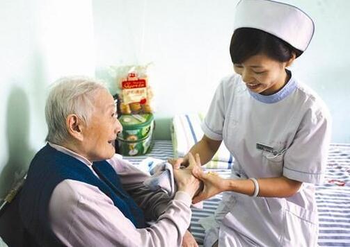 3500万失能老人有盼头了！背后220亿机会看懂的人已经开始布局(图1)