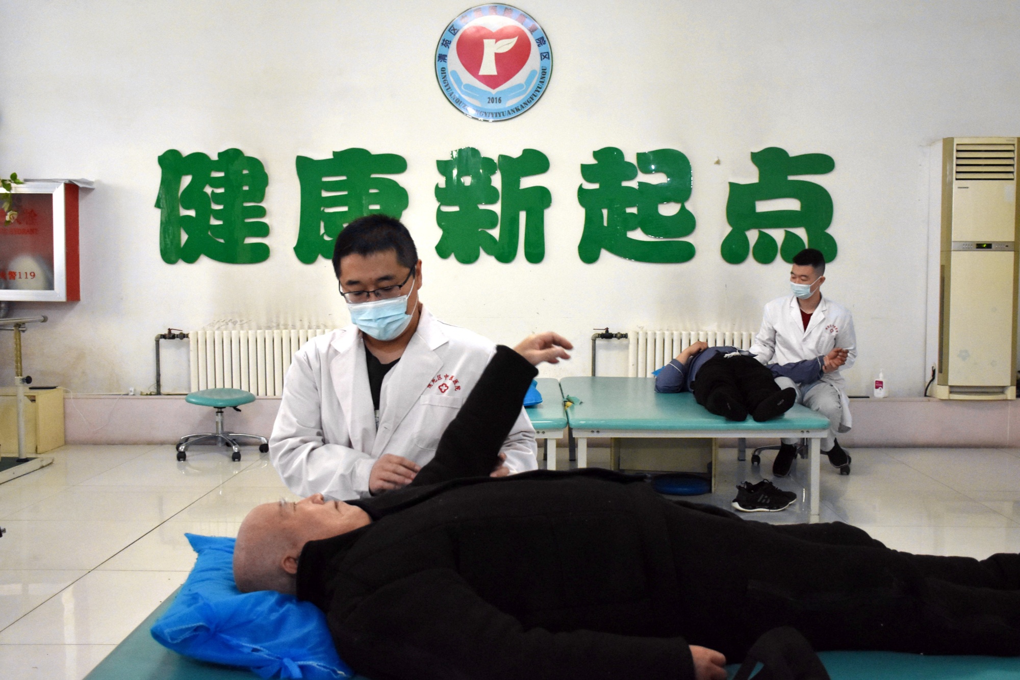 杭州首批长期照护师持证上岗(图1)