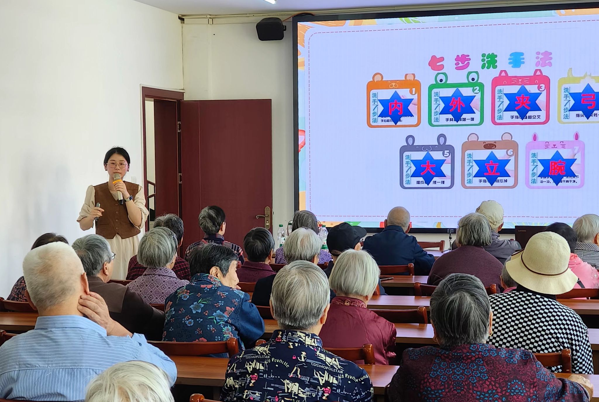 让更多“银龄学子”快乐学习《福州市老年教育促进规定》获省人大常委会批准(图1)