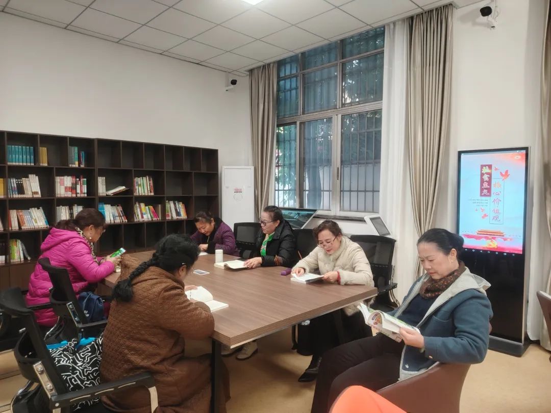 【新春走基层】福兴满族乡联合县老年开放大学开展“笔墨传情迎新春民族团结一家亲”迎