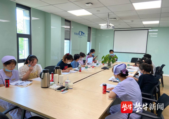 民生答卷提前交卷二十家养老机构“银龄学堂”全部建成开课——“活到老学到老晚年生活有滋味!”_龙虎网(图1)